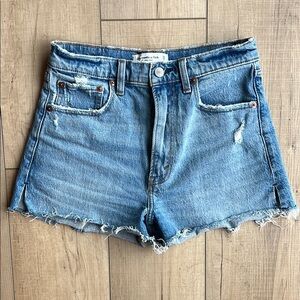 Abercrombie & Fitch The Mom Short High Rise